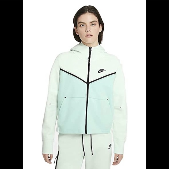 Nike Women’s Tech Fleece Fullzip Hoodie - New - Picture 1 of 6